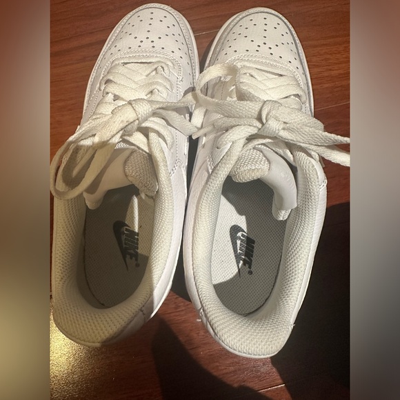 White Nike Women's Court Vision Sneaker Size 7 - Picture 3 of 10